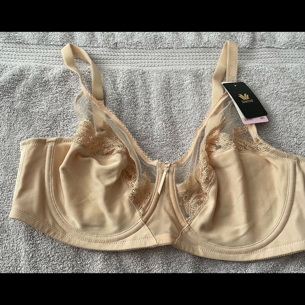 NWT Tan Wacoal bra 38D